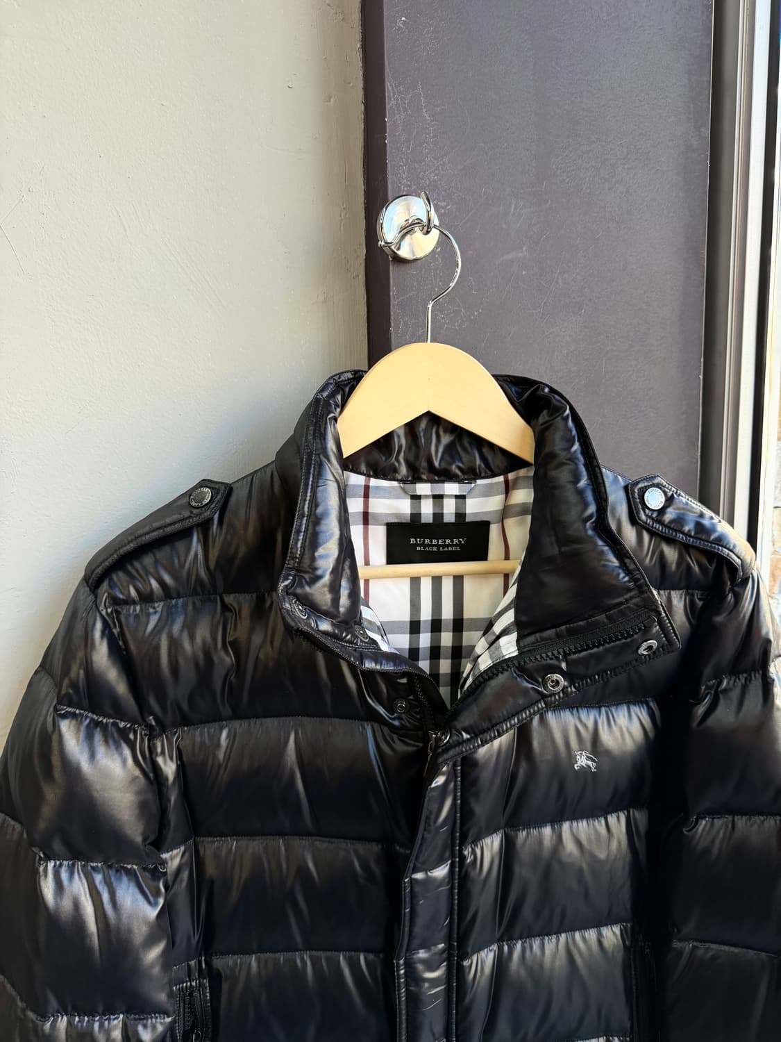 L/ 버버리 블랙라벨 로고 나일론 구스패딩 상품이미지3
