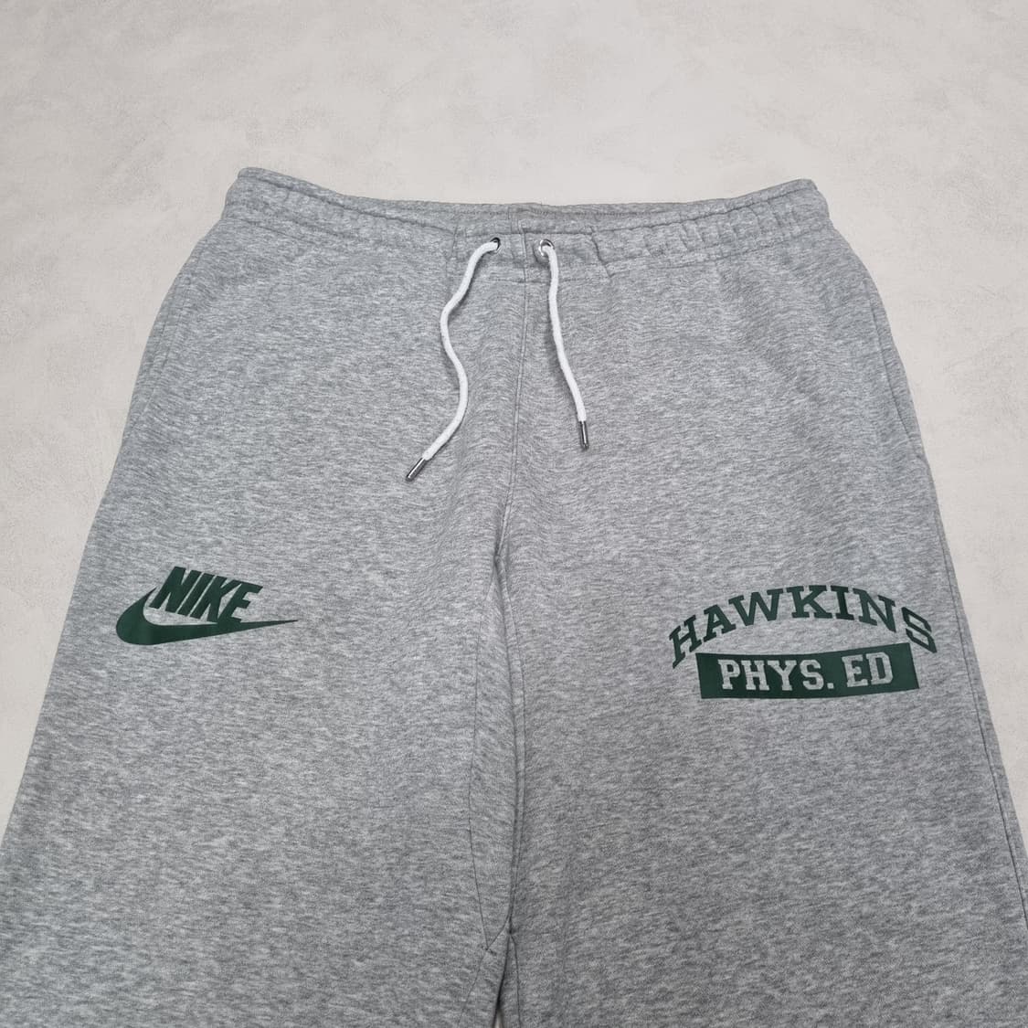 나이키 x 기묘한 이야기 스웻팬츠 - M 상품이미지3