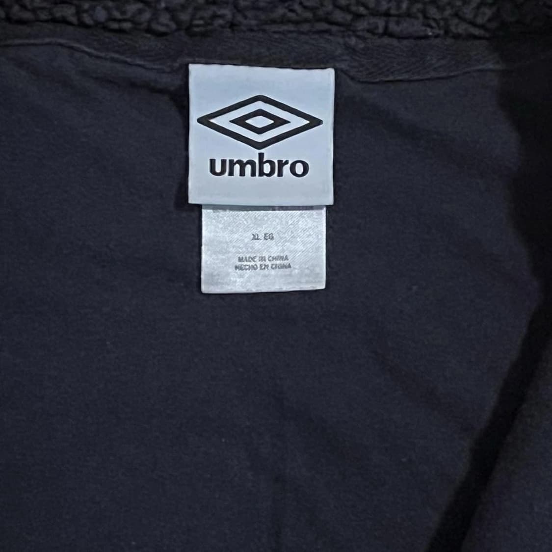 엄브로 풀 집업 블랙 앤 화이트 셰르파 스웨터 상품이미지3