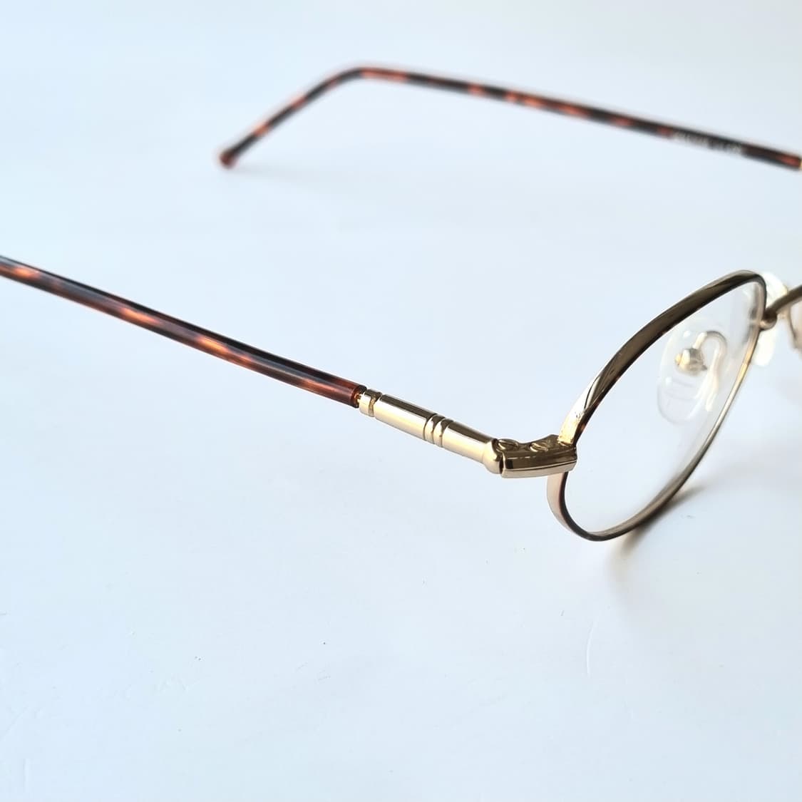 데드스탁 빈티지 오벌 메탈 안경테 - Gold/Demi 710 상품이미지7