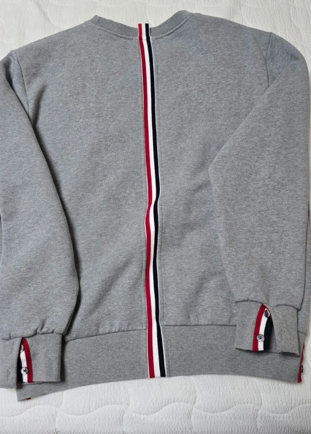 (실착 1회, 사이즈4) 톰브라운 백삼선 맨투맨  상품이미지2