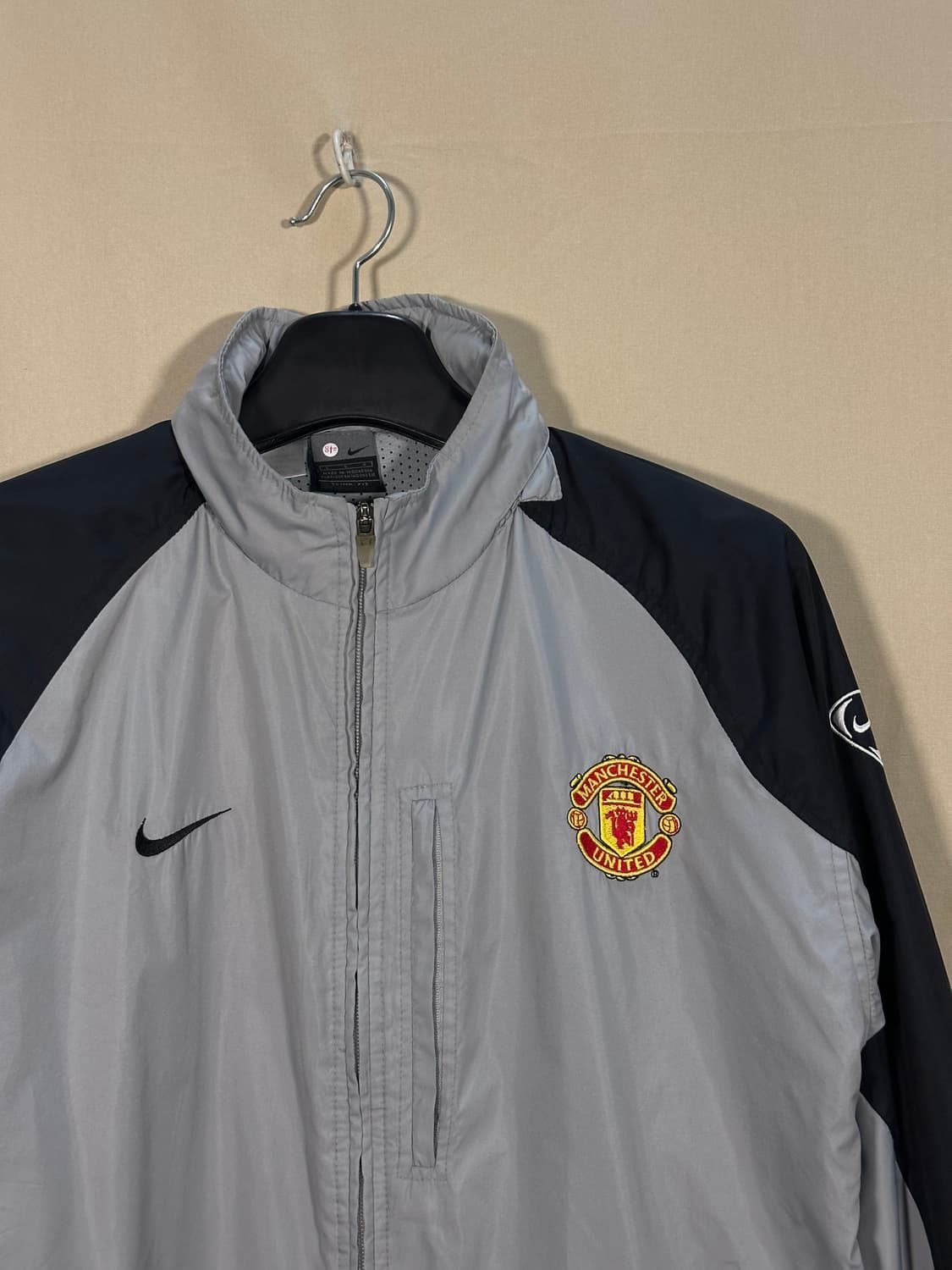 나이키 맨유 보다폰 레트로 바람막이 처분  상품이미지2