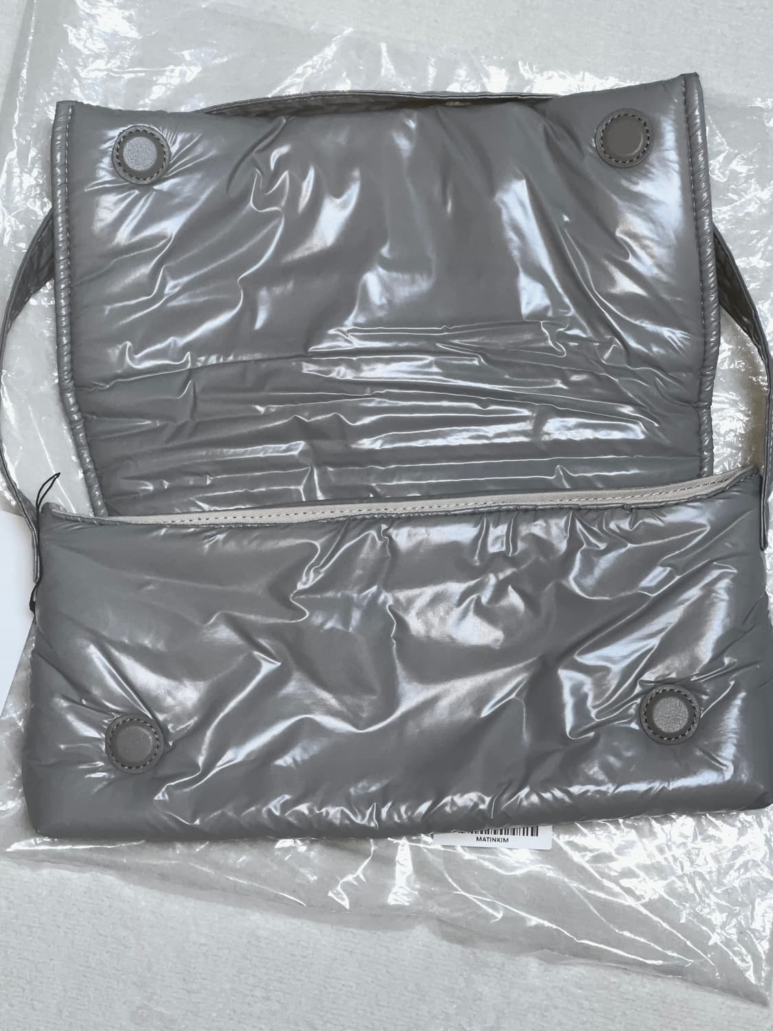 택/비닐 포함 [상태 최상] Matin Kim 마뗑킴 패딩 숄더백 팝니다 상품이미지6