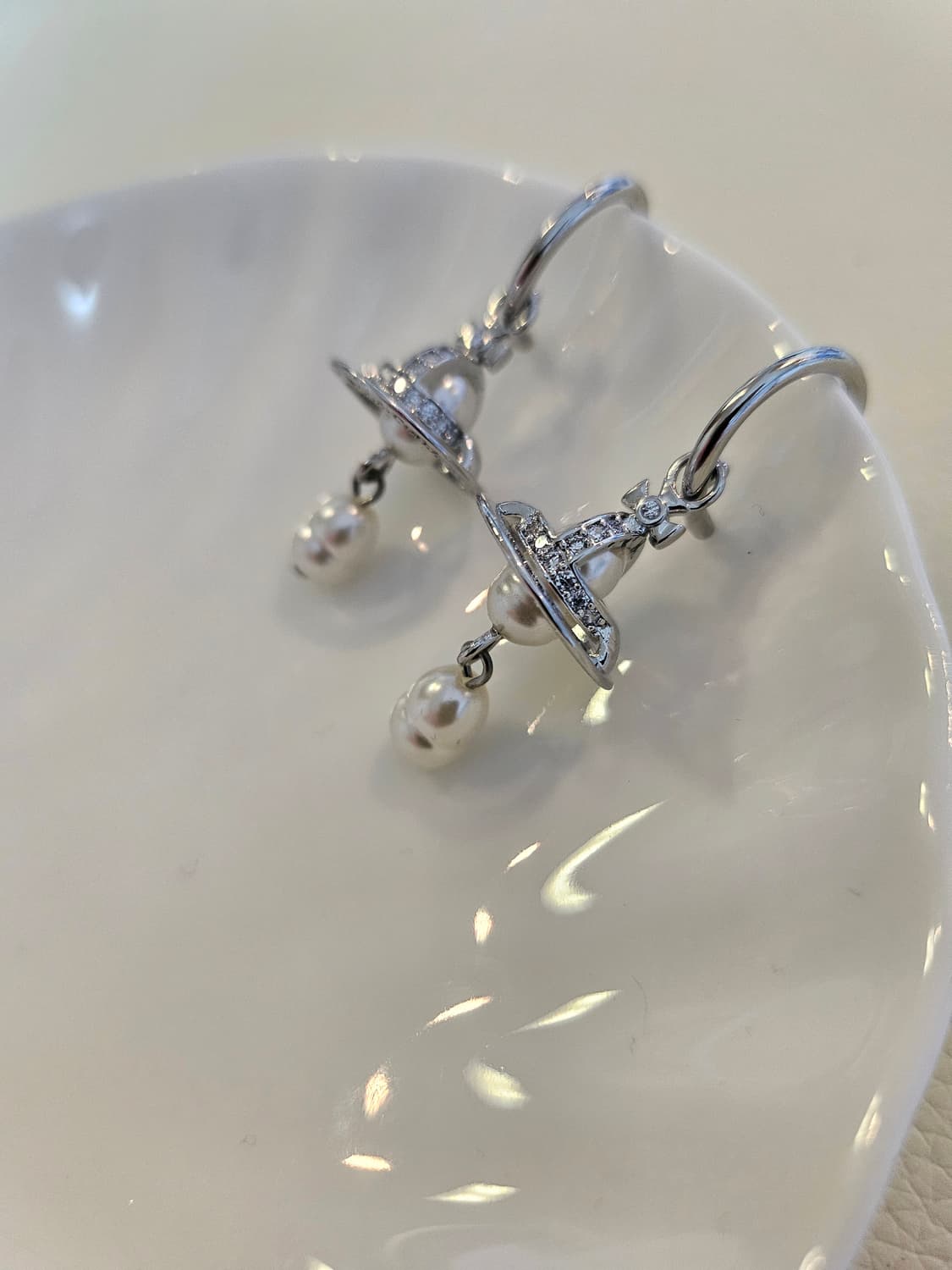 비비안웨스트우드 업사이클링 천연담수 진주 드롭 귀걸이 상품이미지5