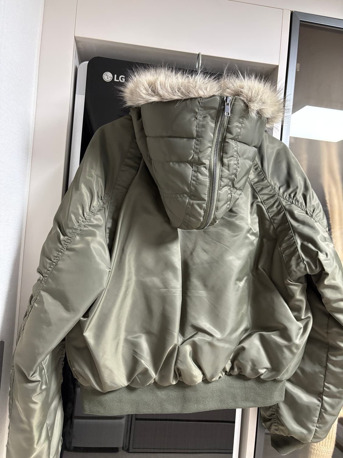 올드런드리 ezek 퍼 봄버 N2B 다운재킷 카키 상품이미지6