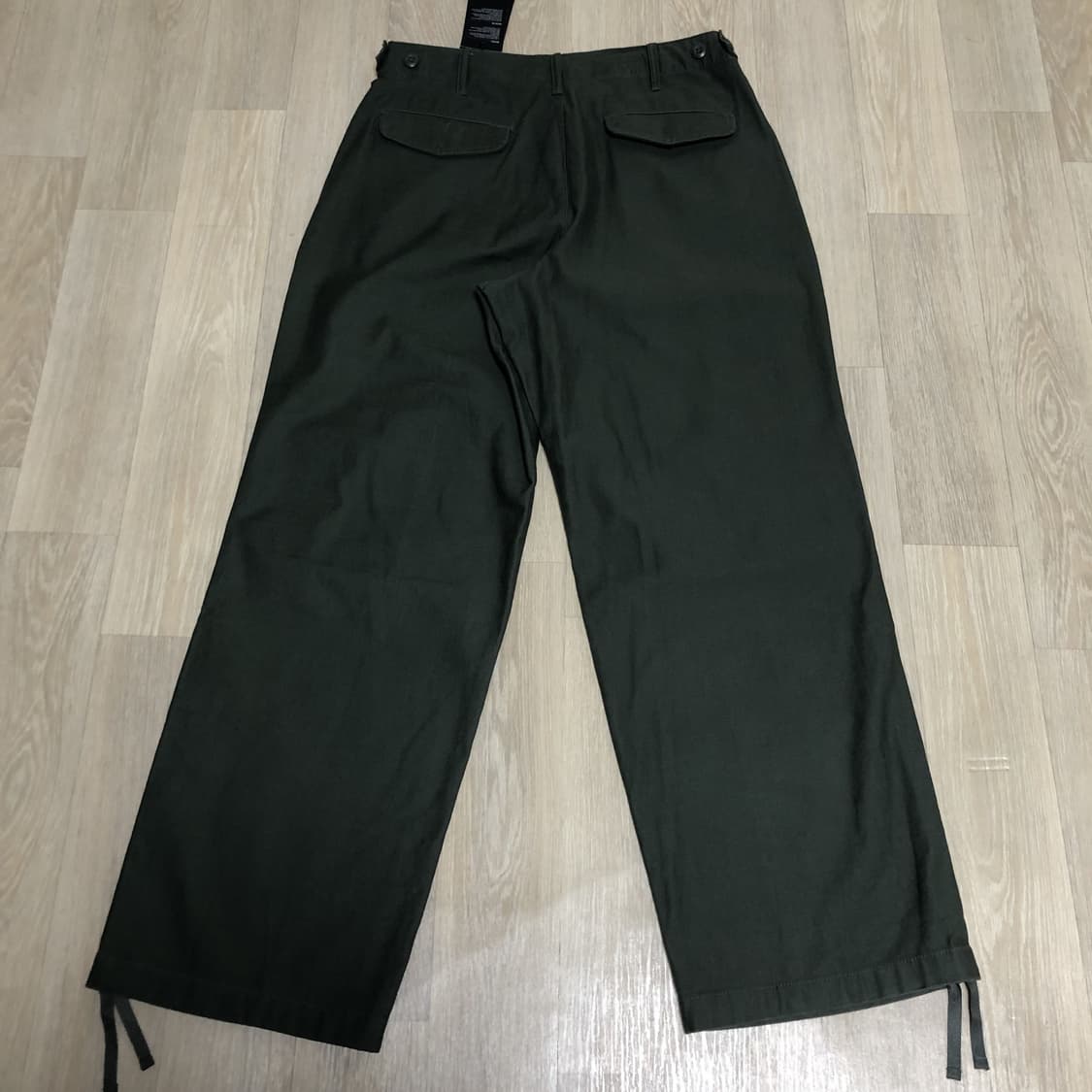 (32) 새상품 무신사 스탠다드 백사틴 파라슈트 팬츠 카키 상품이미지8