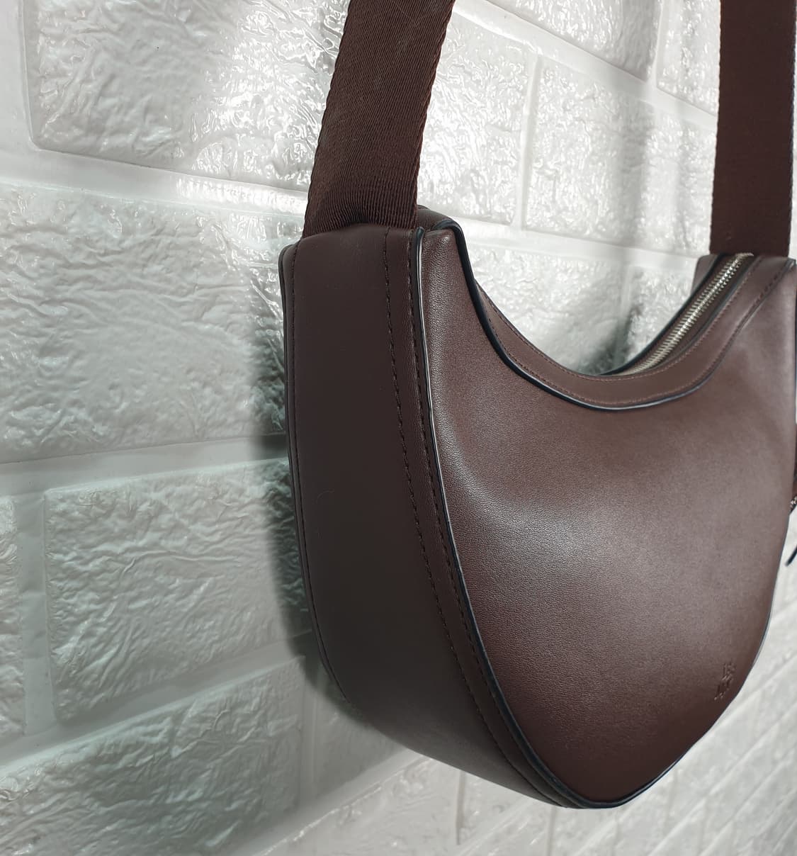 르마인 커브드 크로스백 상품이미지6