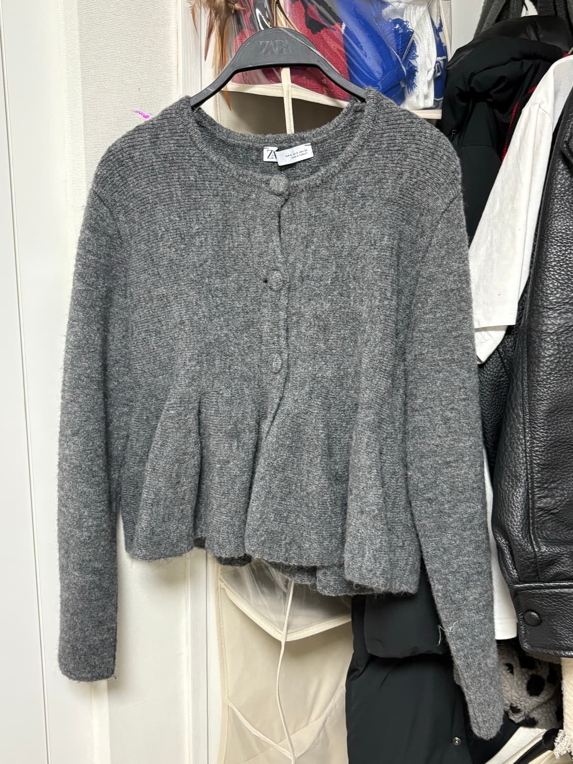 자라 그레이 단추 가디건 니트  상품이미지1