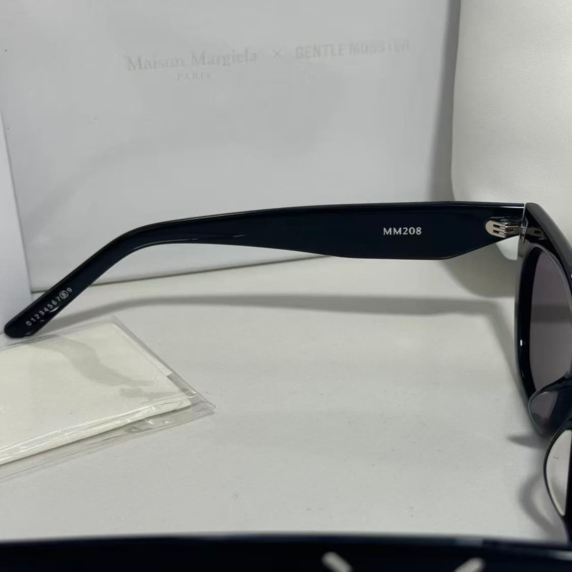 젠틀 몬스터 x 메종 마르지엘라 MM208 블랙 그레이 상품이미지3