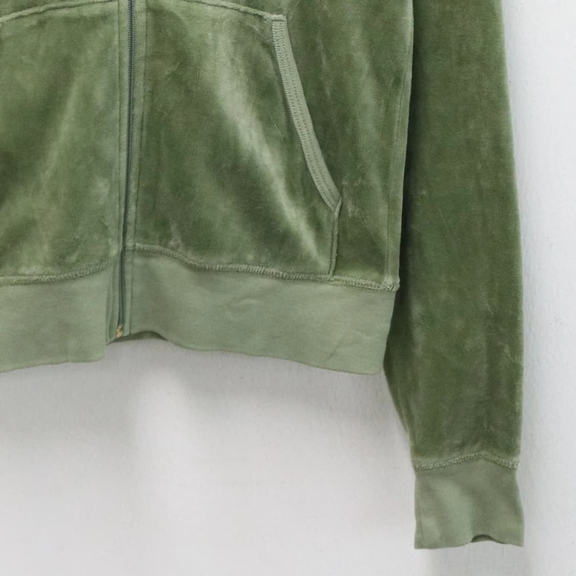 쥬시꾸뛰르 Y2K 그린 벨벳 후드 집업 60836  상품이미지4