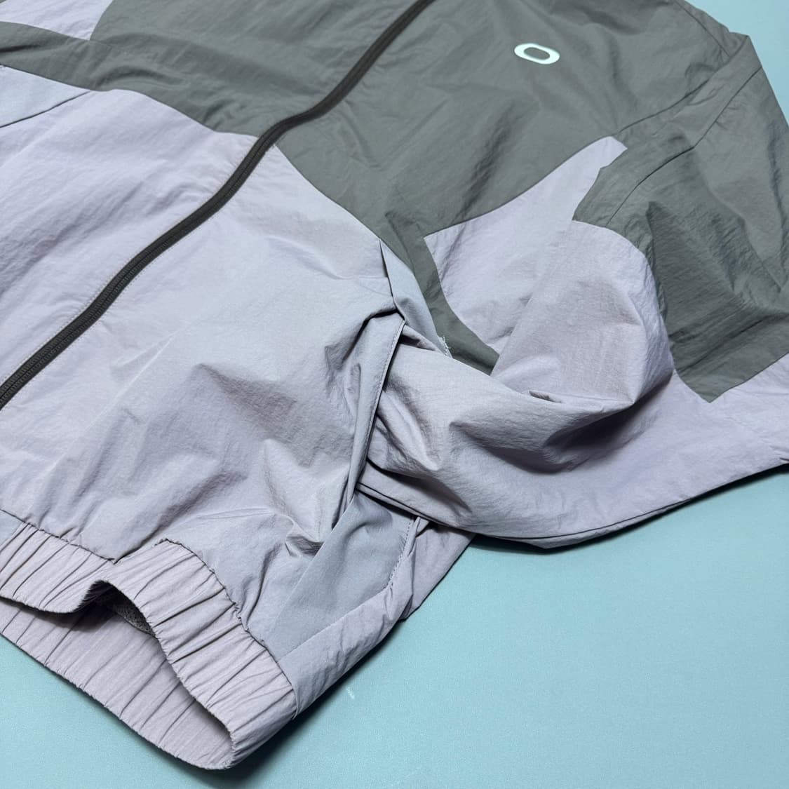 오클리(OAKLEY) 브라운 인디핑크 컬러블록 테크 하이넥 윈드브레이커 상품이미지5