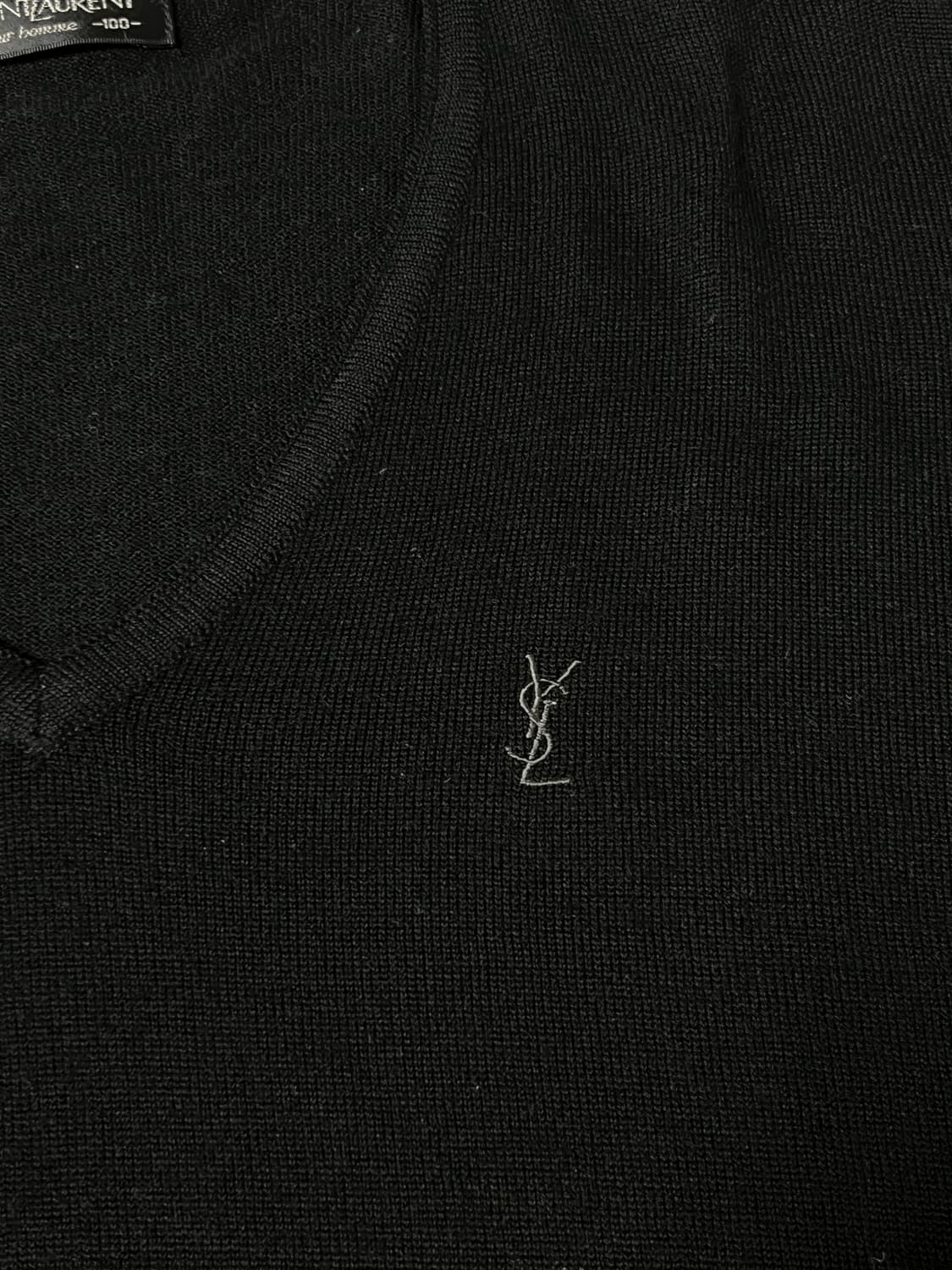 입생로랑 블랙 브이넥 니트 상품이미지2