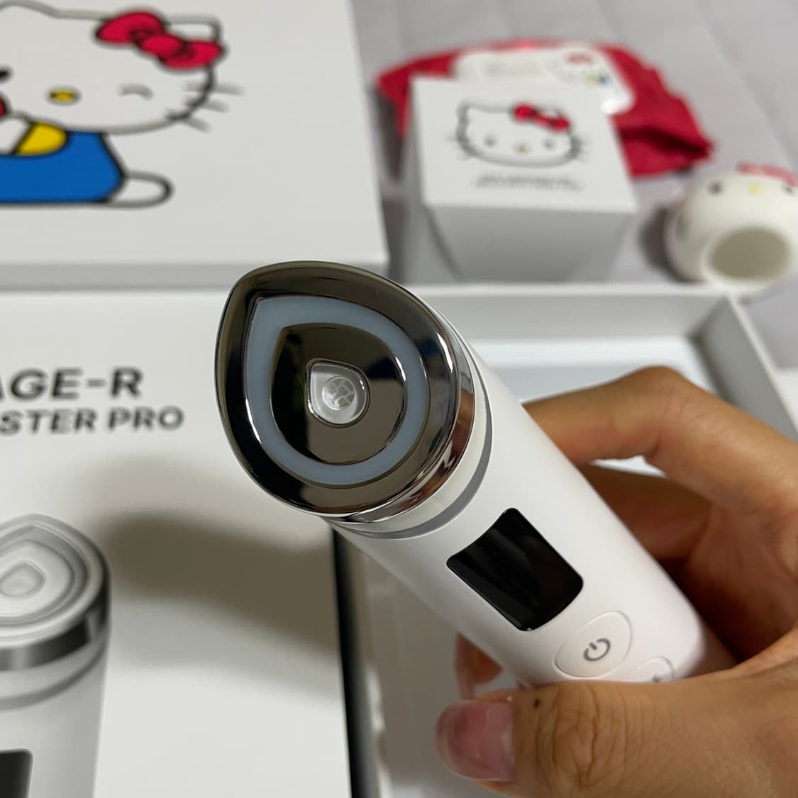 메디큐브 부스터프로 헬로키티 에디션  상품이미지7