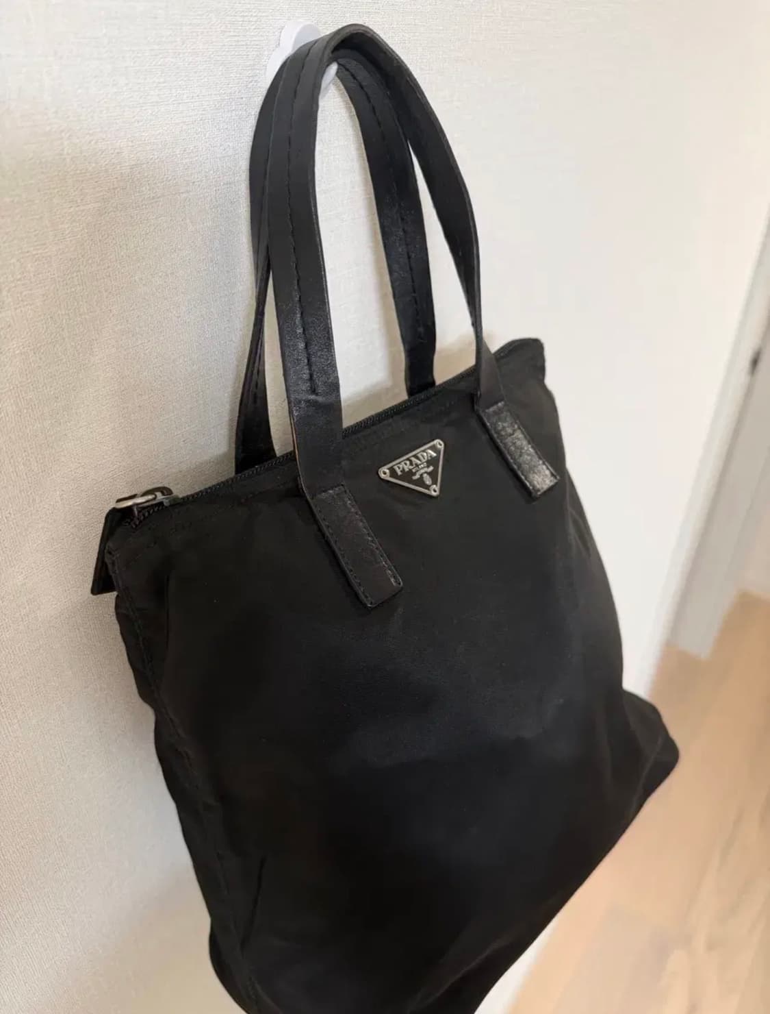 정품 프라다 포코노 나일론 토트백 블랙 상품이미지3