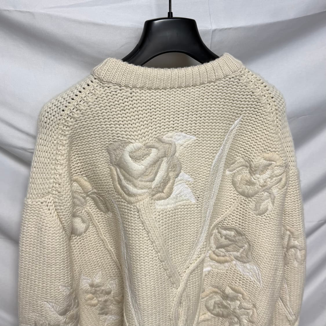 [S+급/L] 디올 플라워 자수 니트 스웨터 아이보리 상품이미지5