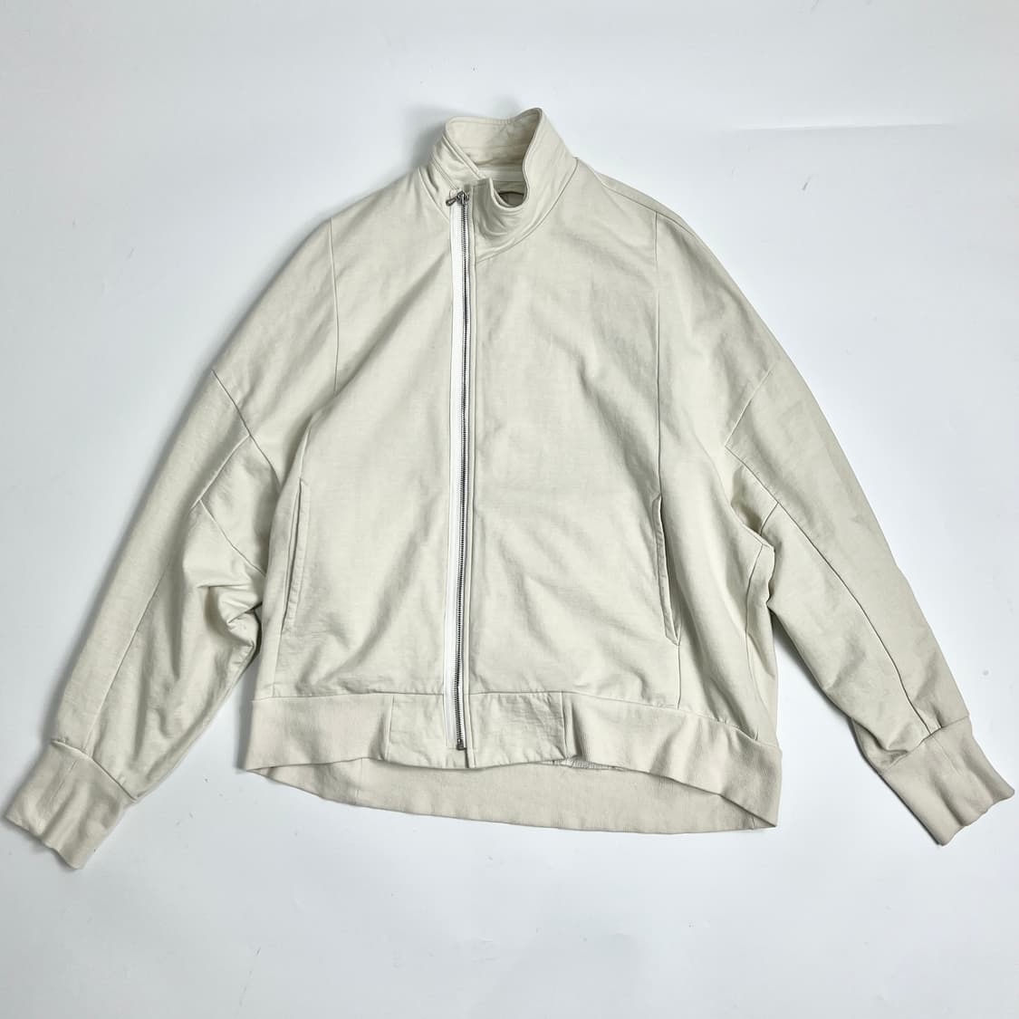 율리우스 비대칭 커버드넥 집업 자켓 상품이미지5