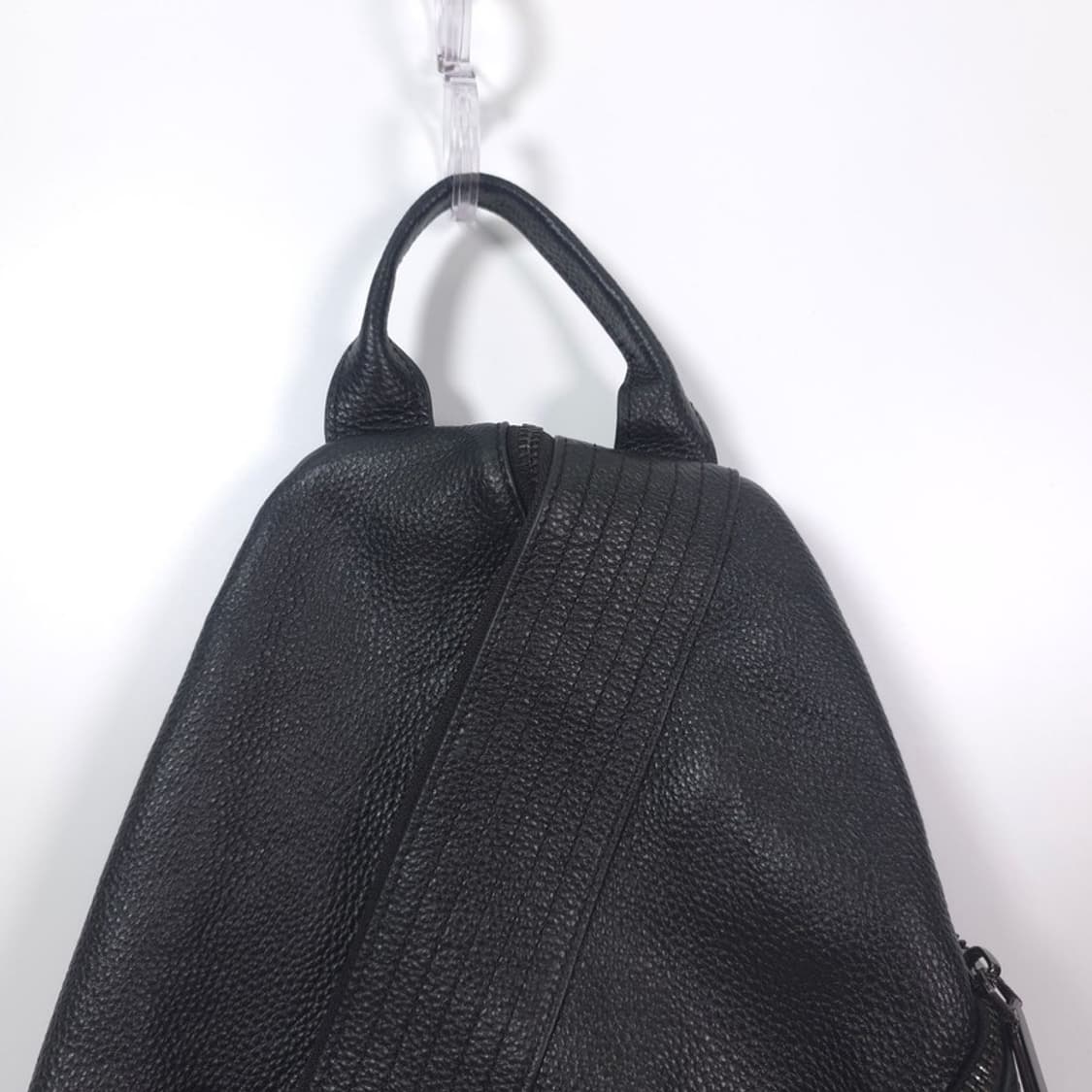 베네통 천연가죽 블랙 언밸런스 슬링백 상품이미지3