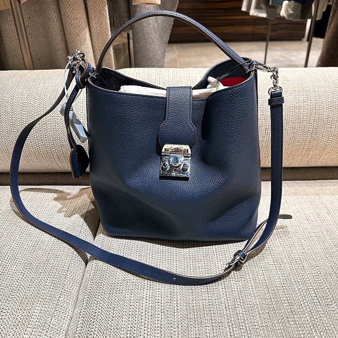 마크 크로스 여성 네이비 미드나잇 그레인 레더 버킷백  상품이미지1