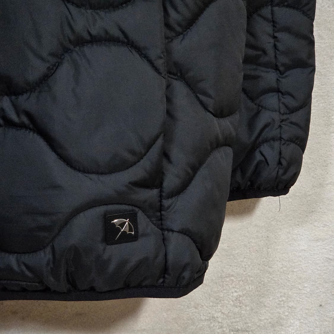 블랙 누빔 퀼팅 경량 패딩 상품이미지3