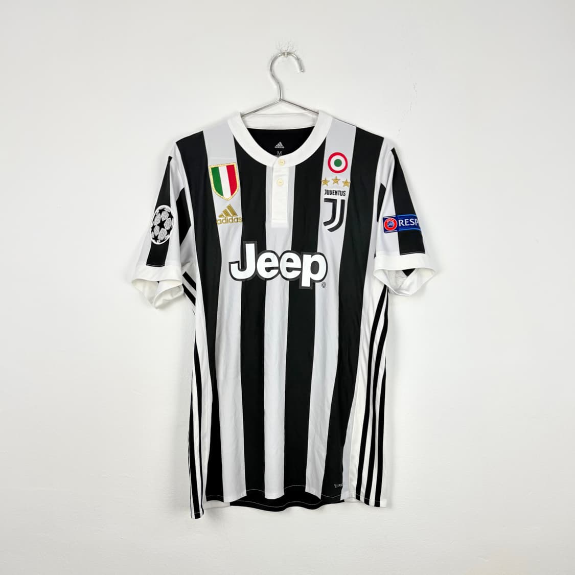 17-18 유벤투스 홈 마르키시오 유니폼 상품이미지5