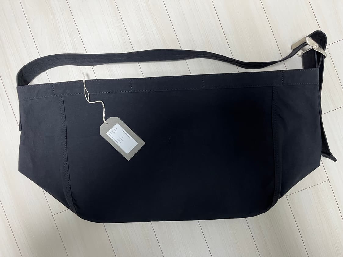 ENDS AND MEANS 엔즈앤드민즈 뉴스페이퍼백 (블랙/새상품) 상품이미지3