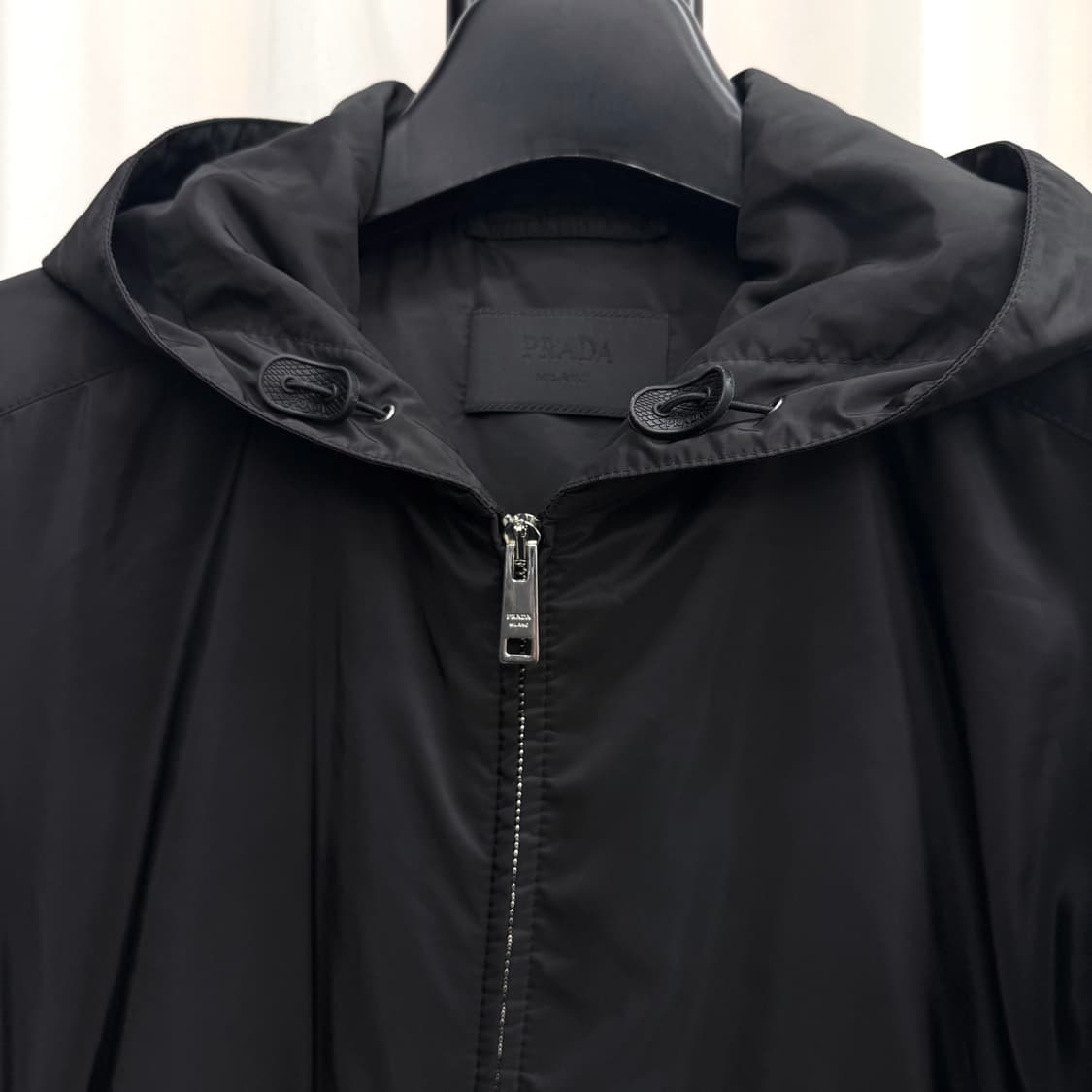 [L] 프라다 리나일론 후드 바람막이 상품이미지3