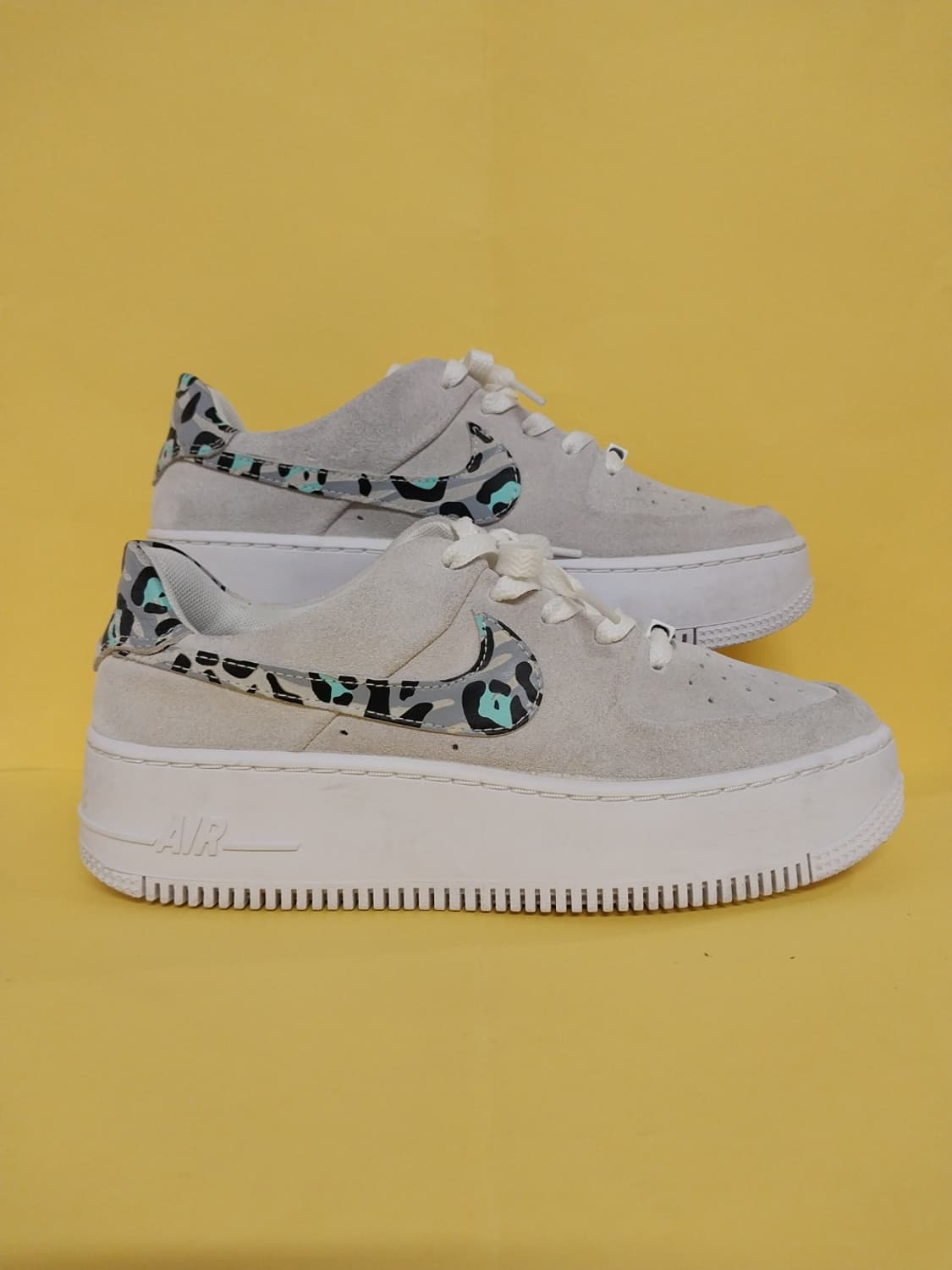 여성 나이키 에어포스1 세이지 화이트 레오파드 운동화 (245) 상품이미지3
