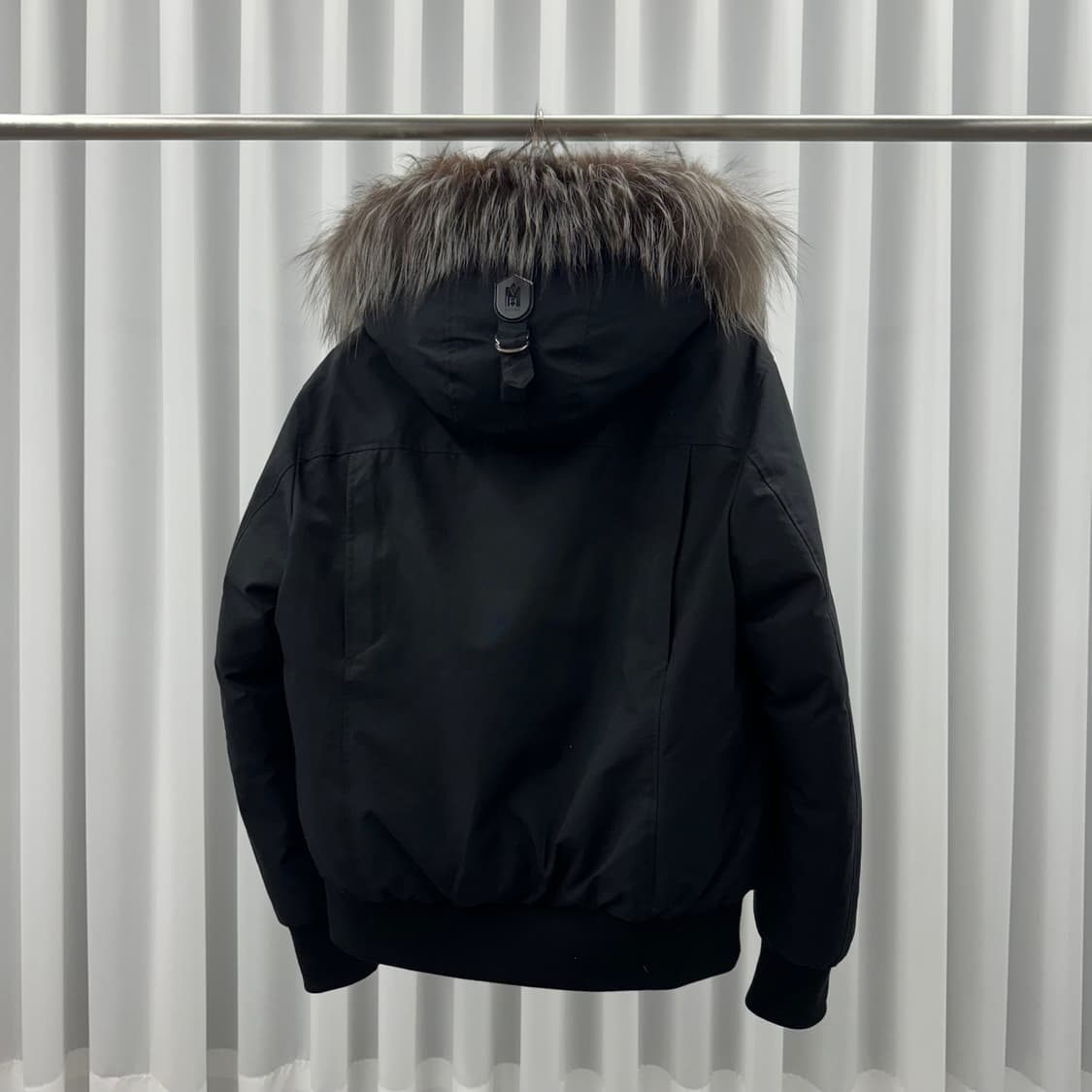 맥케이지 실버퍼 봄버 숏패딩
42  상품이미지2