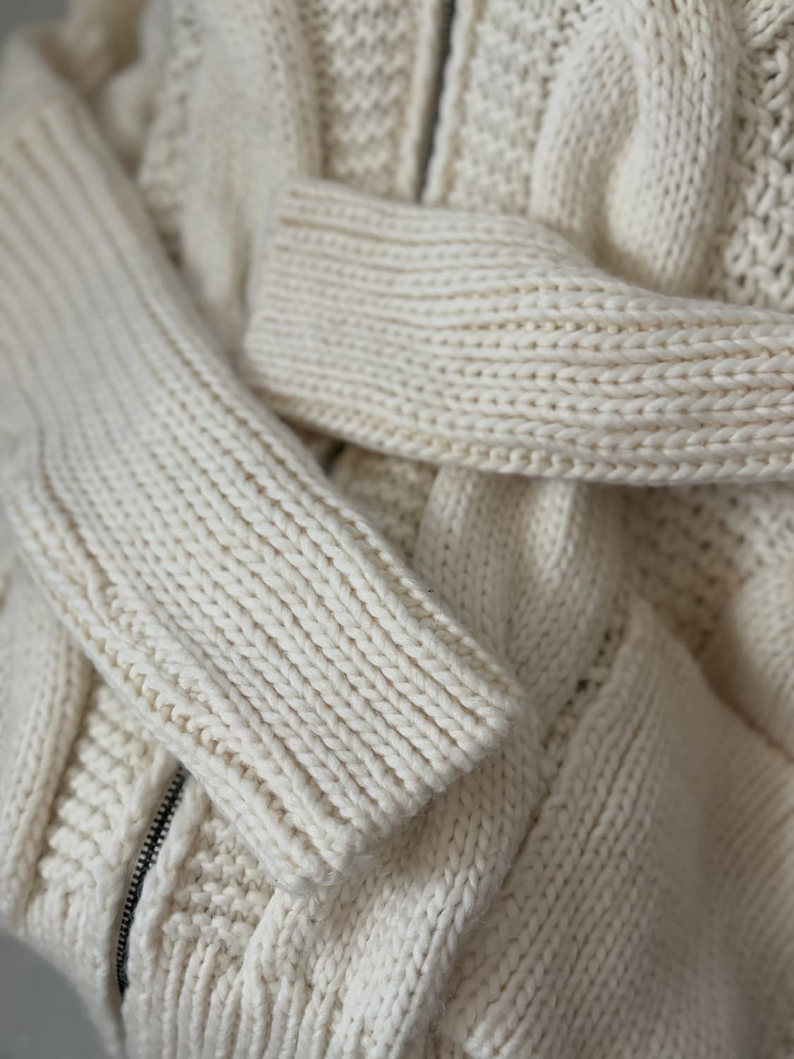 • Ivory High-Neck Knitwear Zip-Up 상품이미지10