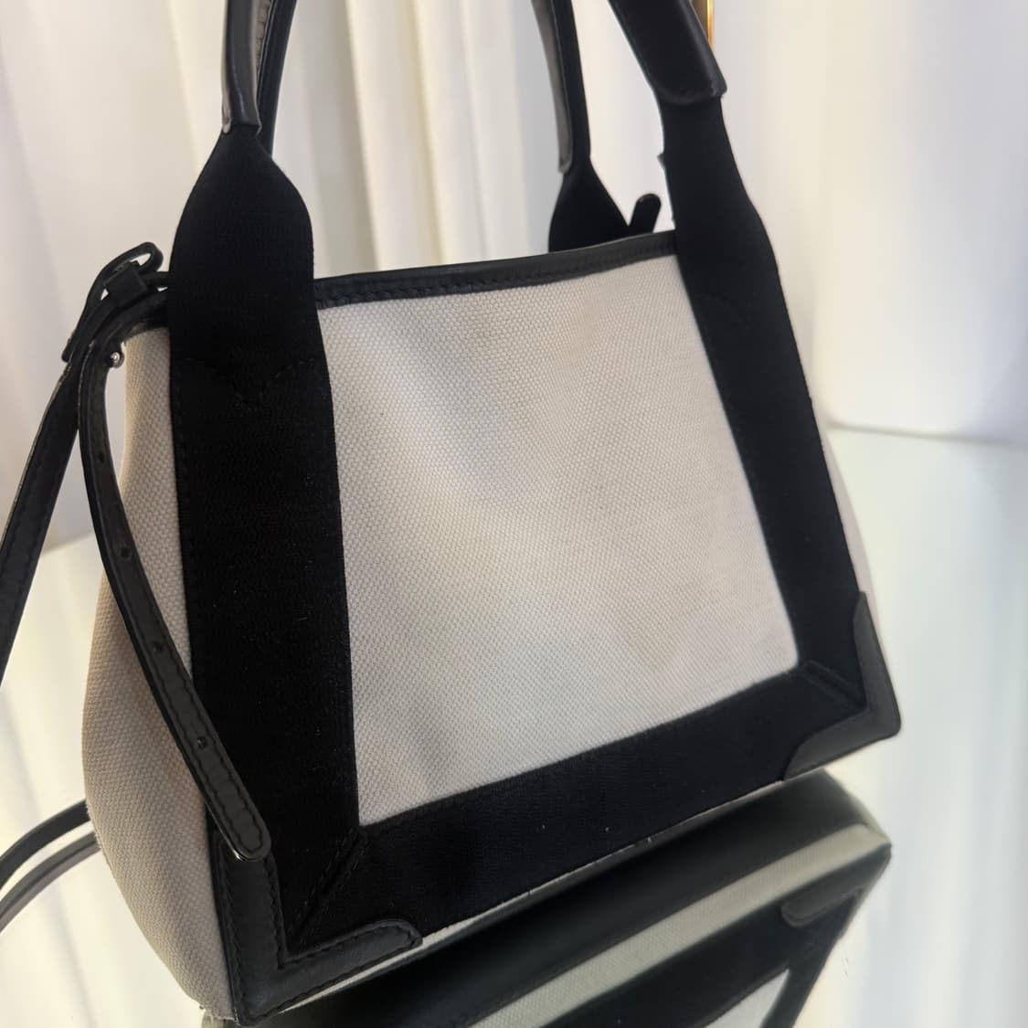 발렌시아가 카바스 xs 토트백 상품이미지4