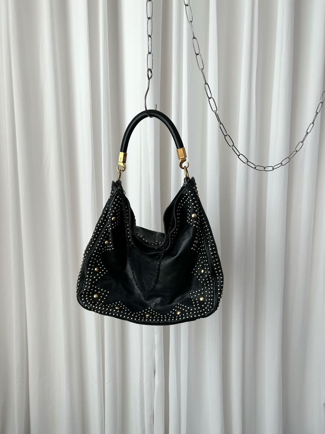 생로랑 로디 락 스터드 호보백 상품이미지1