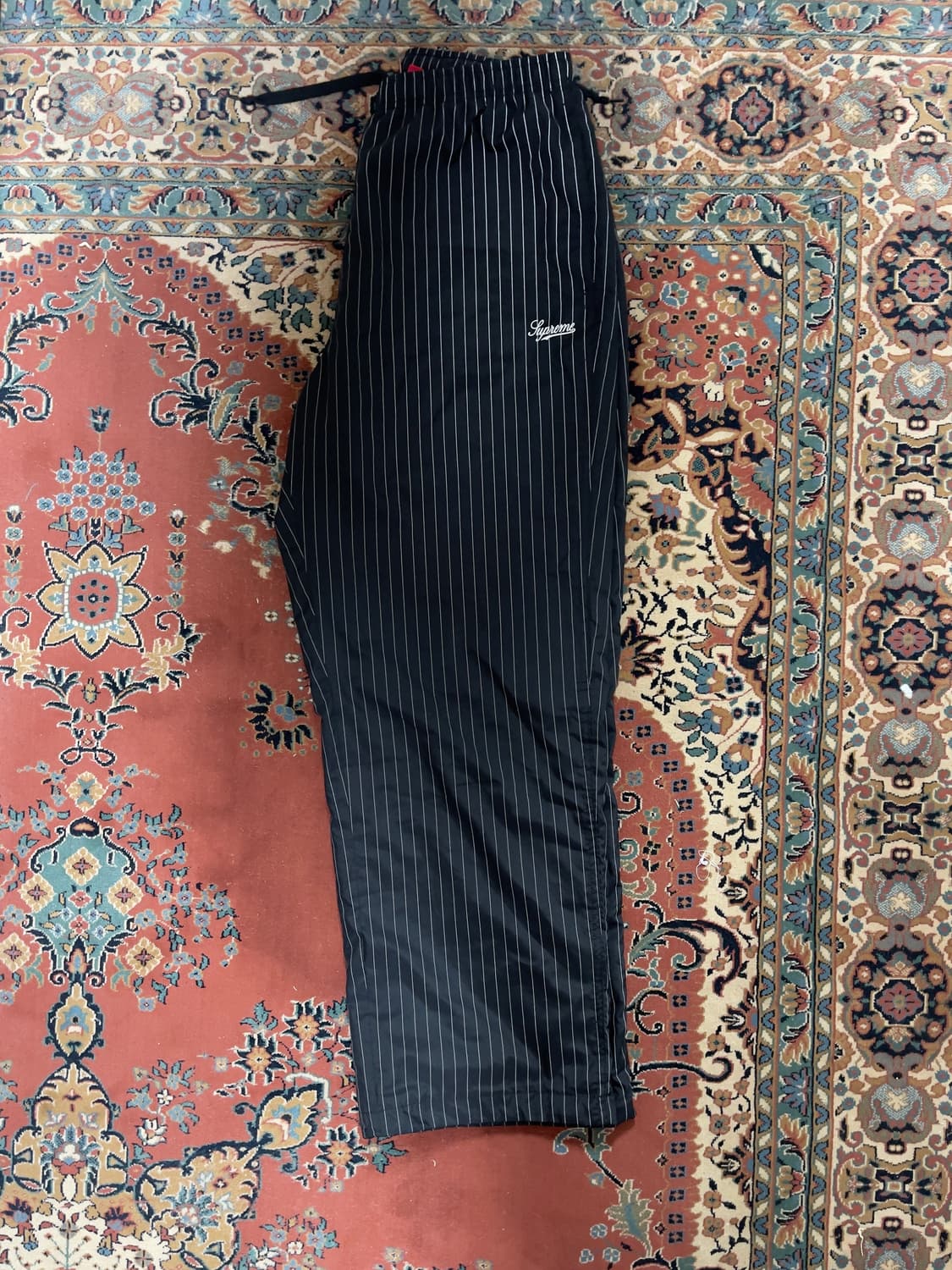 슈프림 리플렉티브 핀스트라이프 트랙 팬츠 블랙 24FW L사이즈 상품이미지2