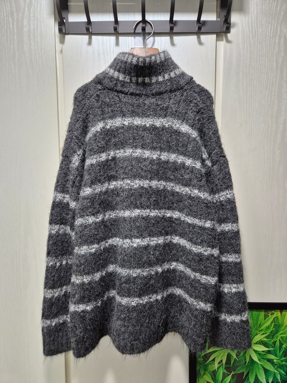 모헤어 스트라이프 하이넥 니트 상품이미지10