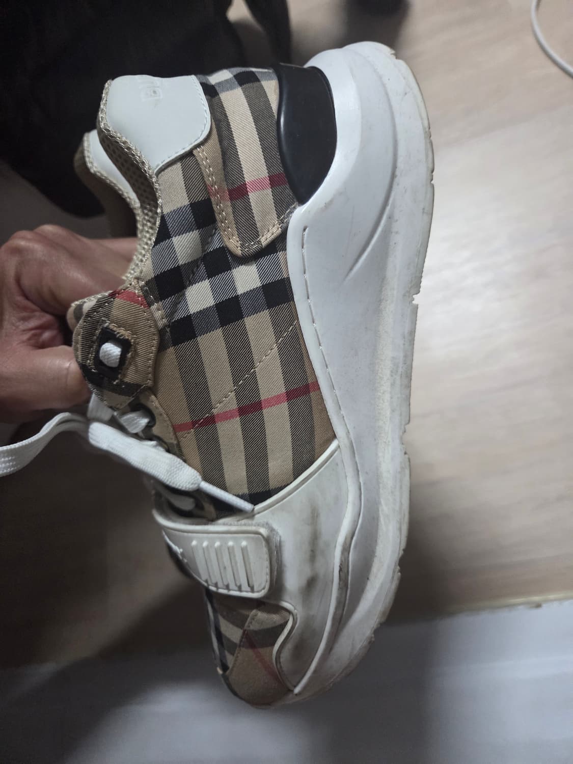 버버리 스니커즈 255 상품이미지5