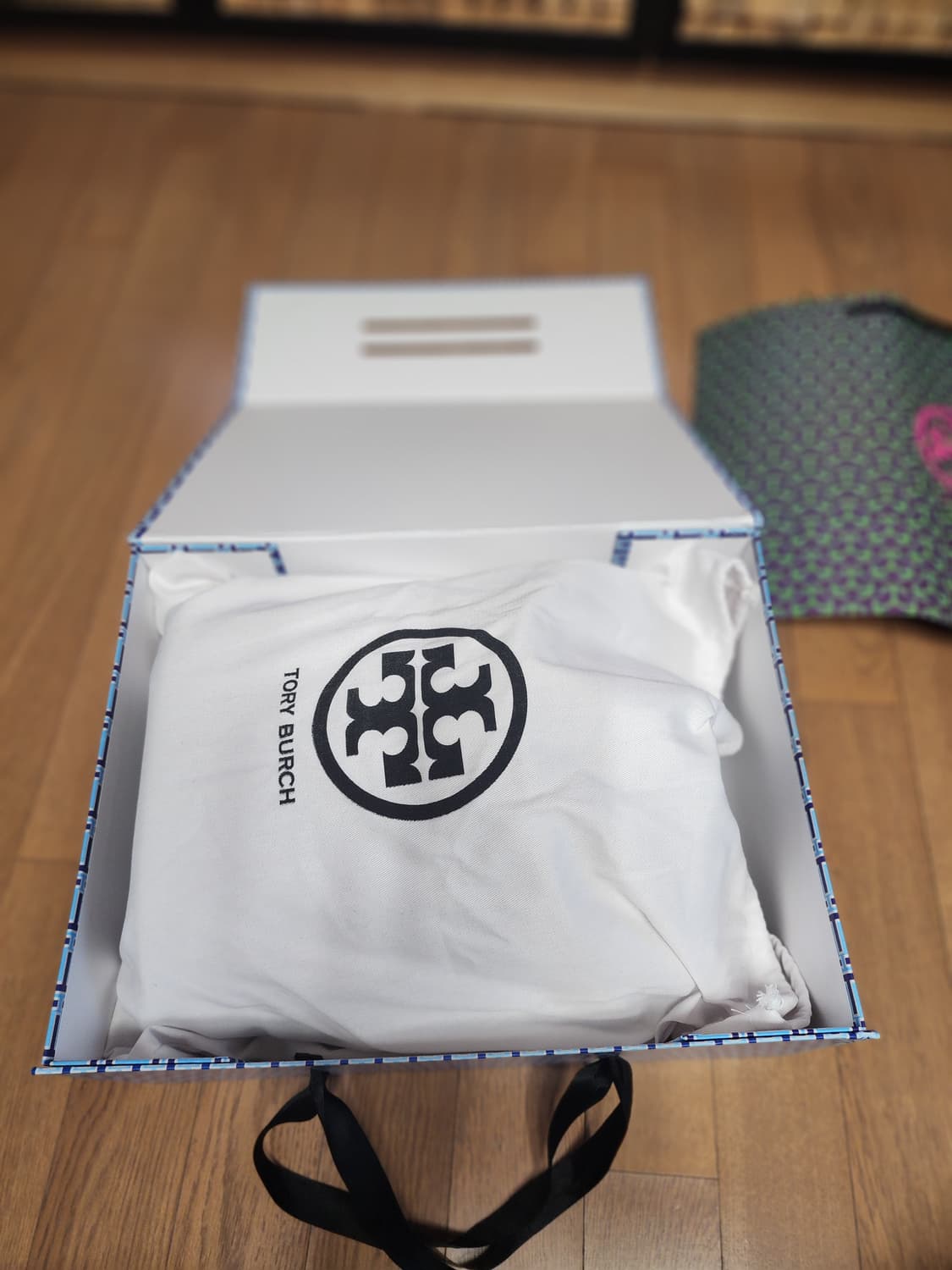 토리버치 가죽 버킷백 브라운 상품이미지8