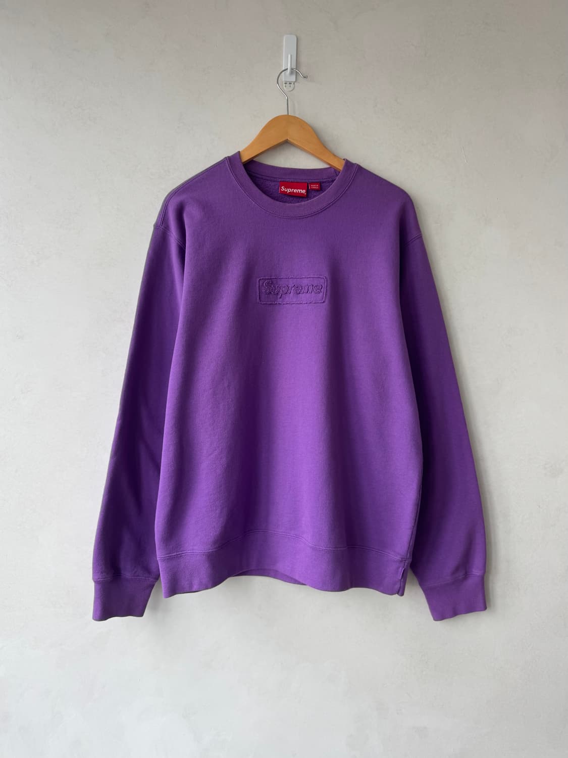 Ss20 슈프림 텃아웃 로고 크루넥 상품이미지1