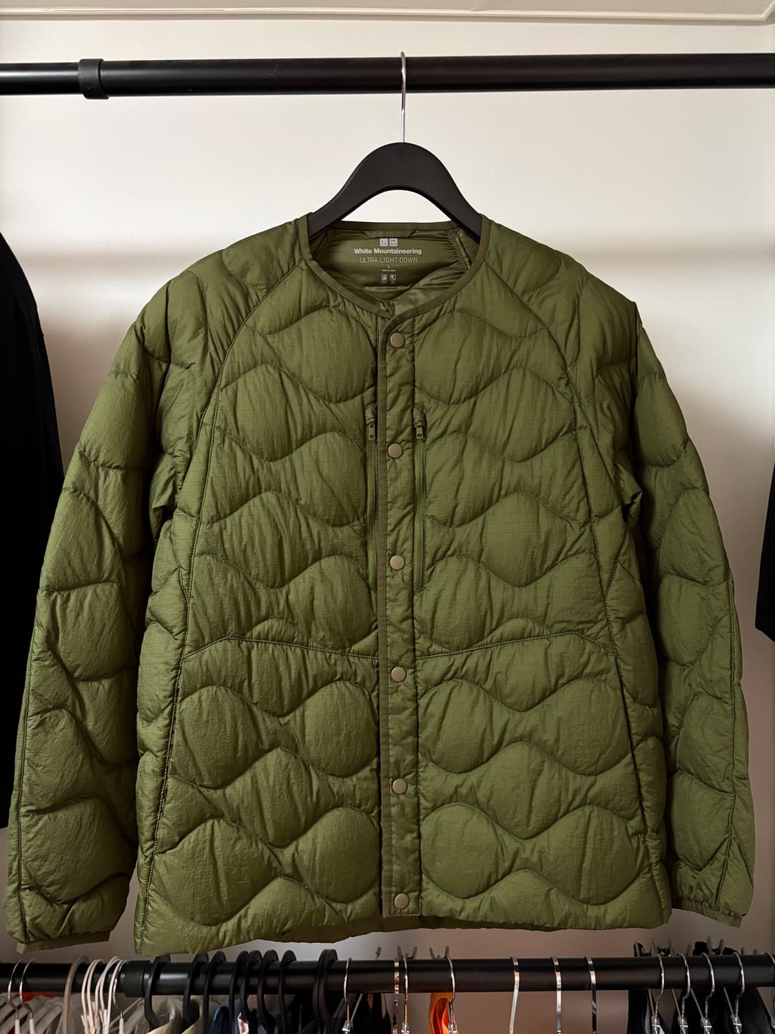 유니클로 화이트마운티니어링 울트라 라이트 다운 L 올리브 상품이미지1