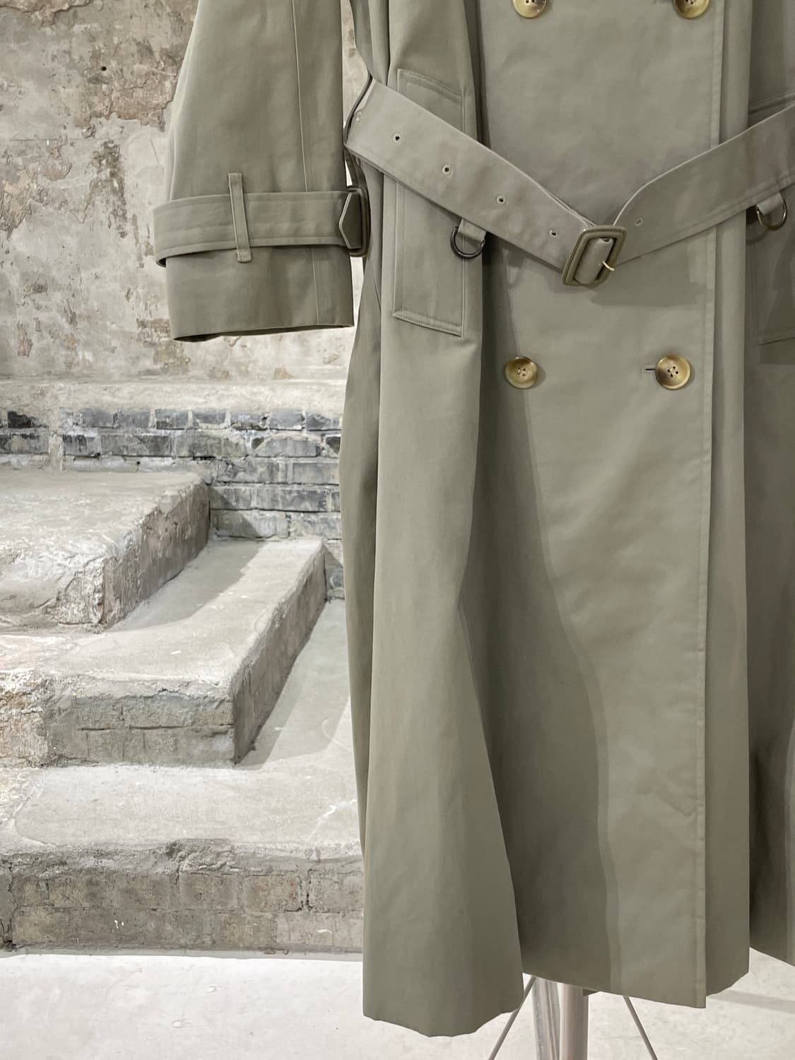 버버리 라이트 올리브 벨티드 트렌치 코트 상품이미지4