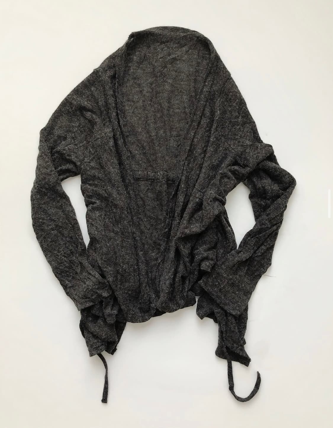 이알로이지 bouclé charcoal string shawl cardi 상품이미지3