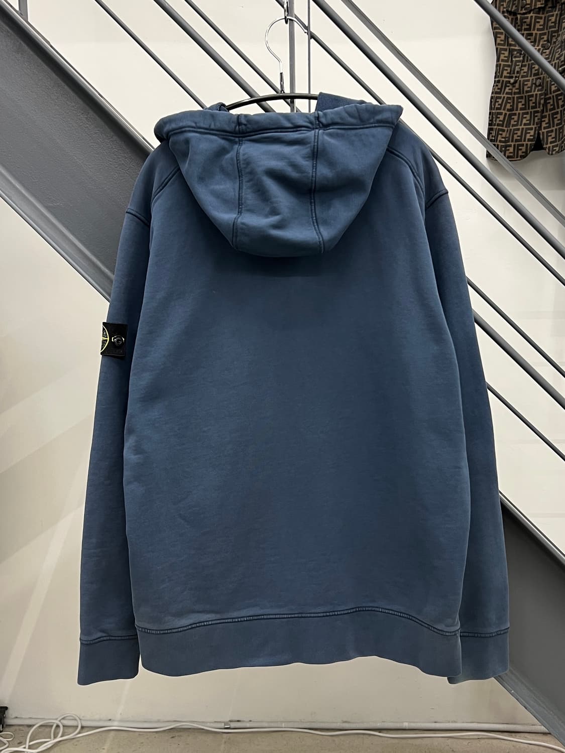 스톤아일랜드 와펜 애쉬블루 후드집업 상품이미지3