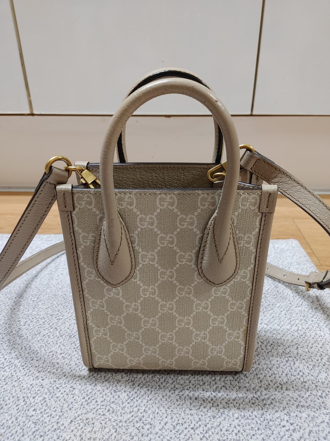 정품 구찌 인터로킹 GG 수프림 토트백 크로스백 상품이미지4