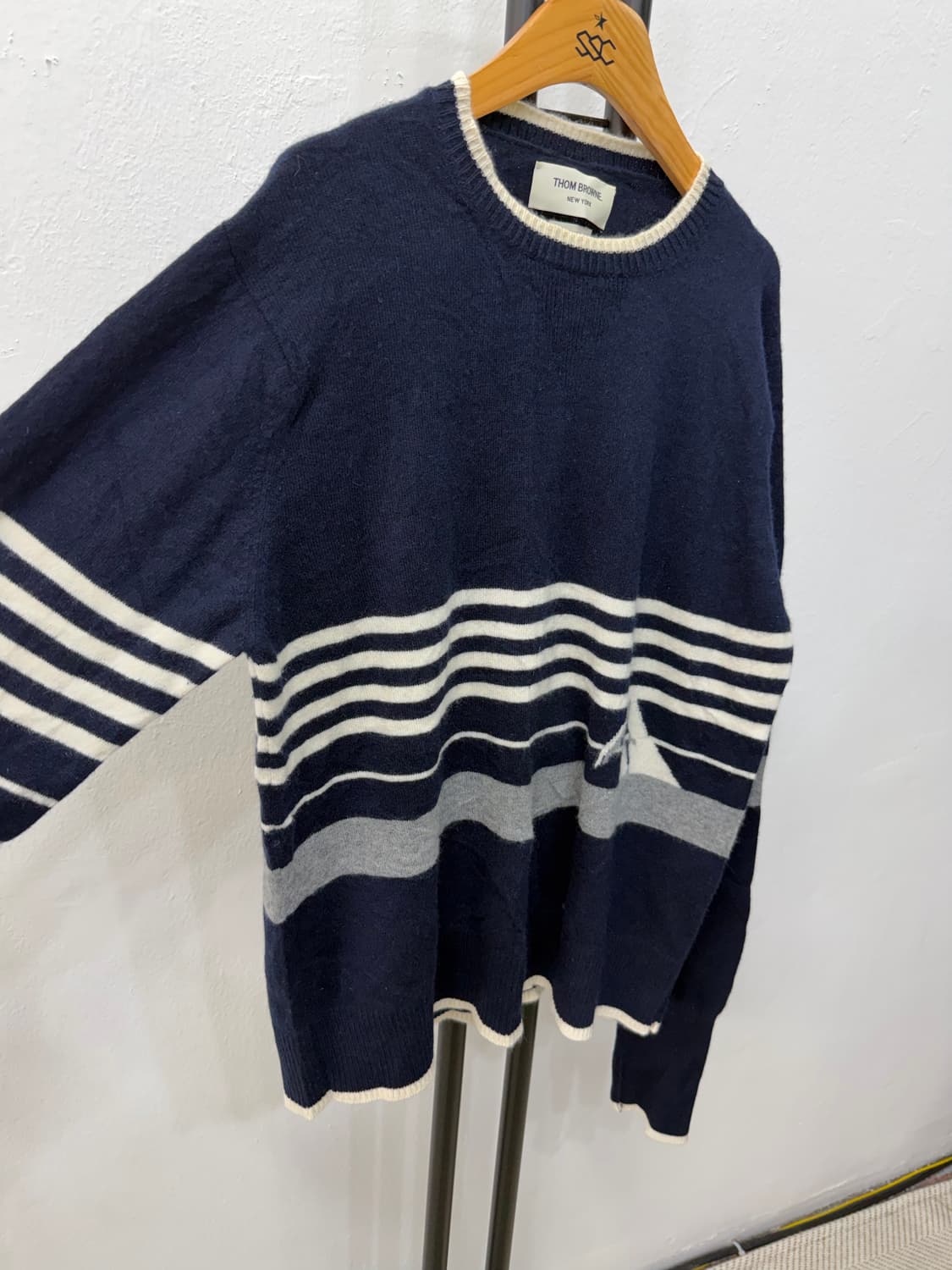 정품) 톰브라운 백로고 캐시미어100 남성니트 4 상품이미지2