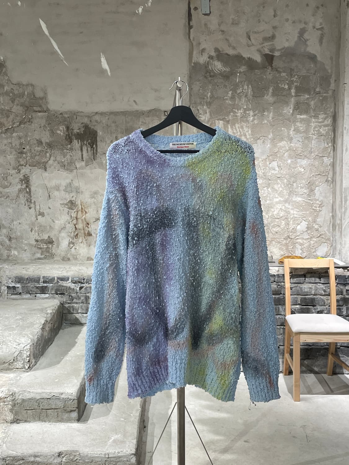 더 뮤지엄 비지터 스카이블루 스프레이 부클 니트 상품이미지1