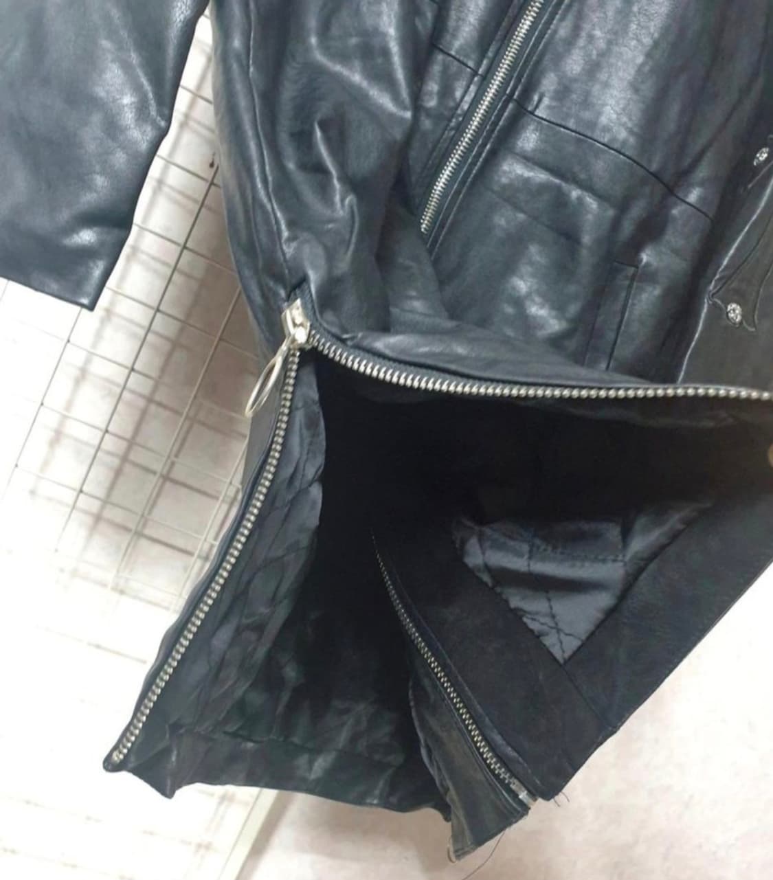 공용 크롬장식 약누빔 가죽 자켓  상품이미지8