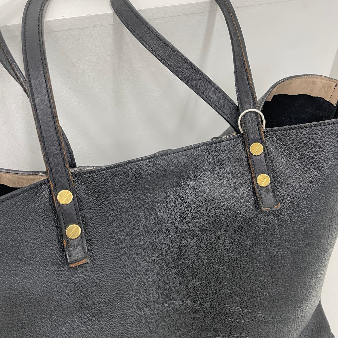 끌로에 딜란 라지 블랙 레더 쇼퍼 숄더백 상품이미지4