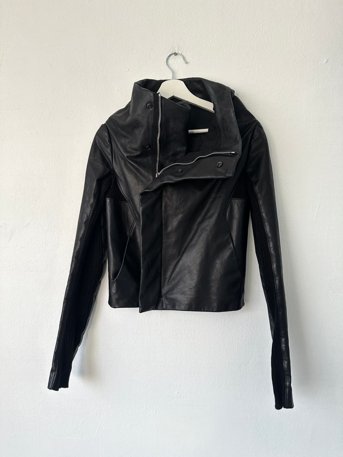 릭오웬스 2010FW 런웨이 스퀘어 하이넥 레더 자켓 상품이미지4