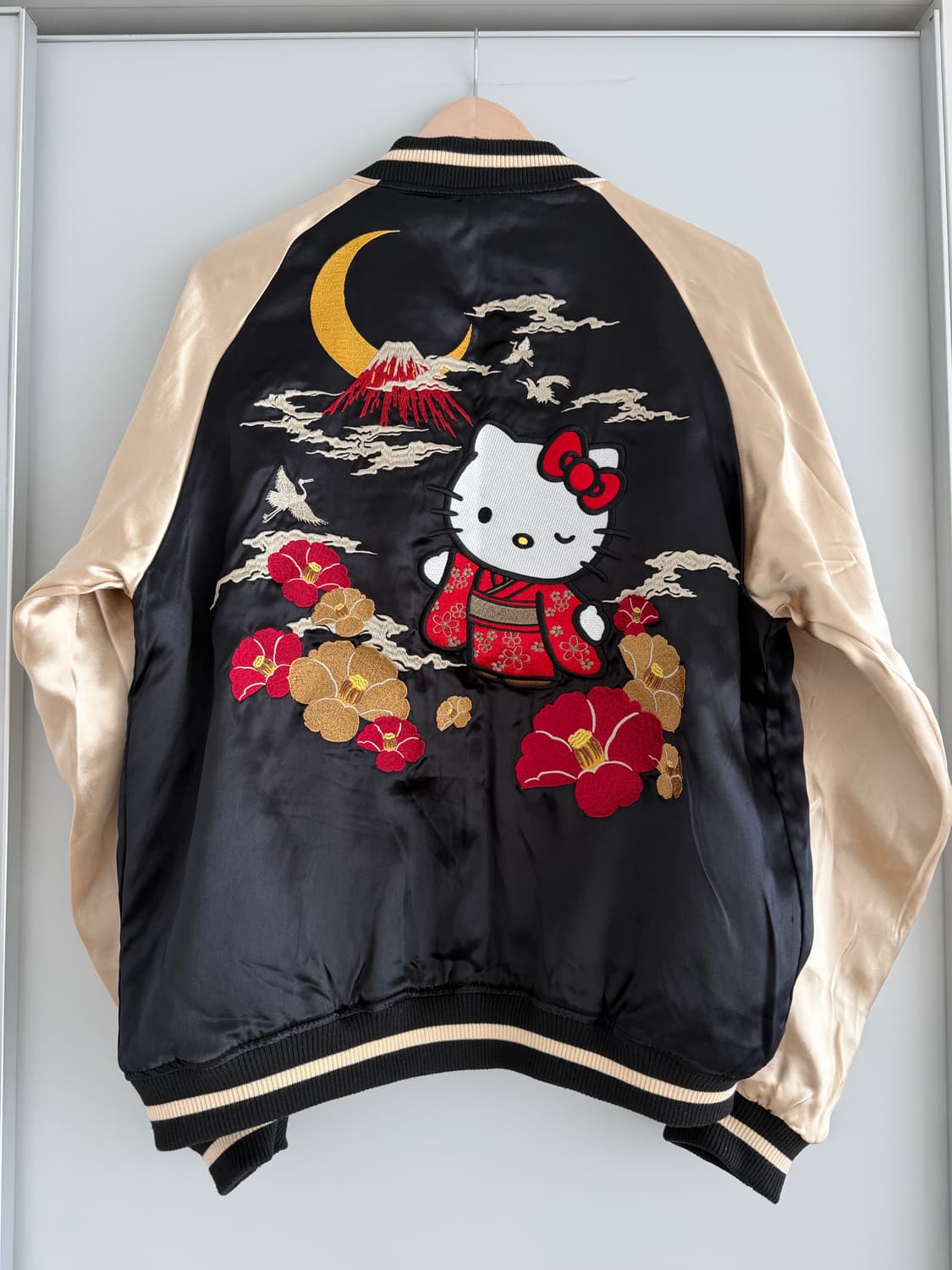 [XL] 카라쿠리 타마시 헬로키티 콜라보 리버시블 스카쟌  상품이미지2