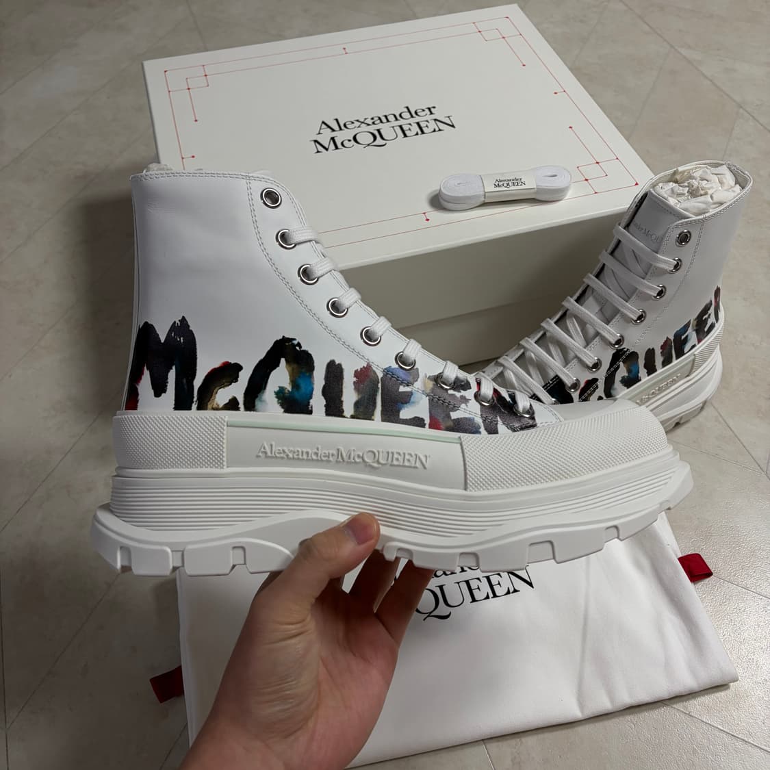 [새상품]알렉산더맥퀸 그래피티 트레드 슬릭 부츠 화이트 상품이미지2