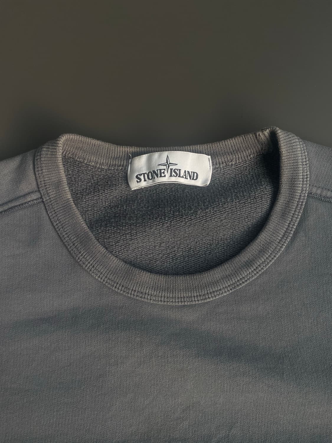 [L] 스톤 아일랜드 자수 와펜 맨투맨 상품이미지9