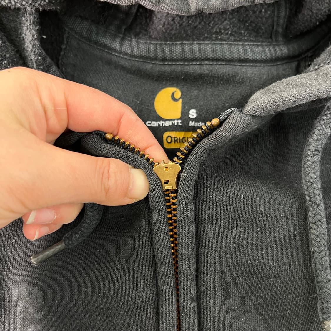 100 칼하트 블랙 후드집업 상품이미지3